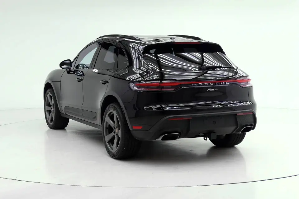 2026 Porsche Macan T - Photo 23