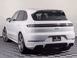 2025 Porsche Cayenne Turbo E-Hybrid - Photo 17