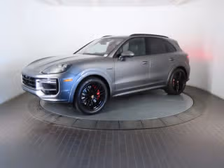 2026 Porsche Cayenne S E-Hybrid's photo