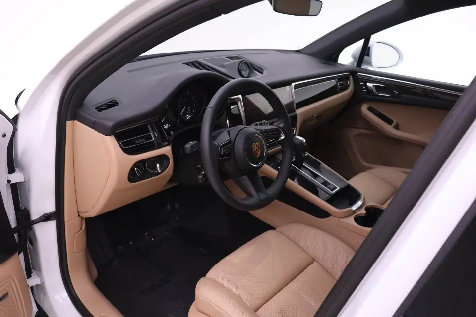 2026 Porsche Macan T - Photo 31