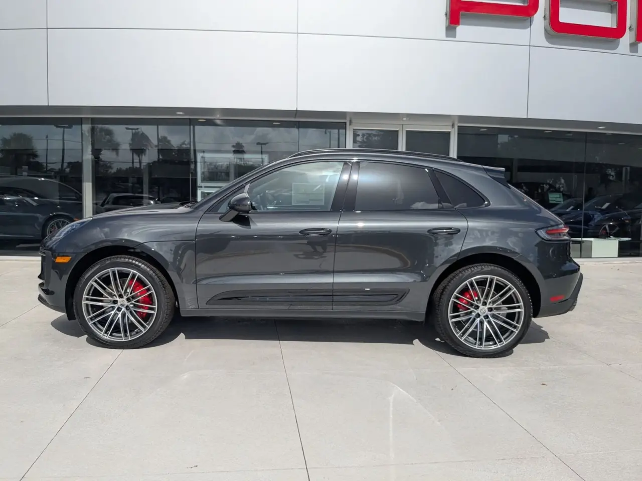 2025 Porsche Macan S - Photo 16