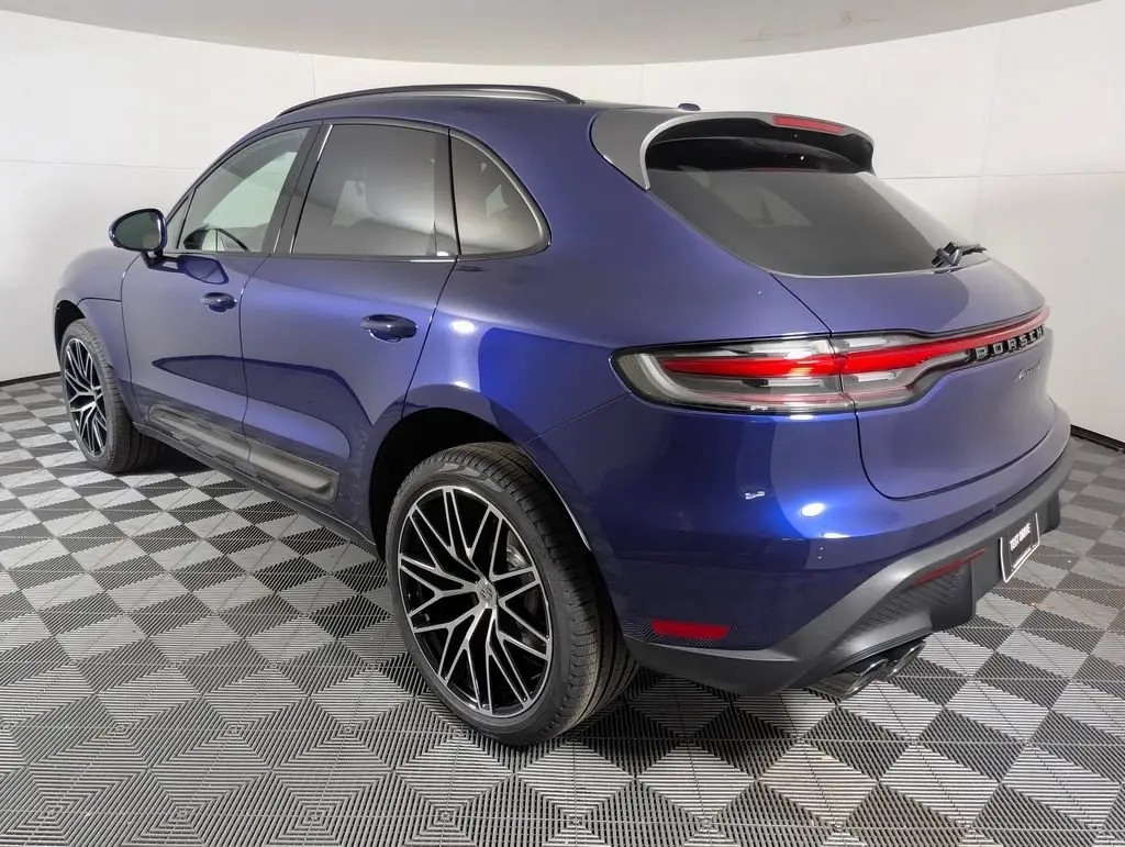 2026 Porsche Macan T - Photo 24