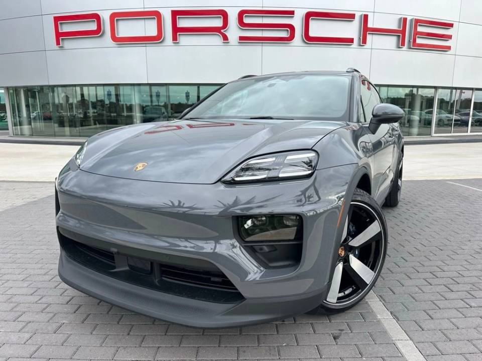 2026 Porsche Macan Base
