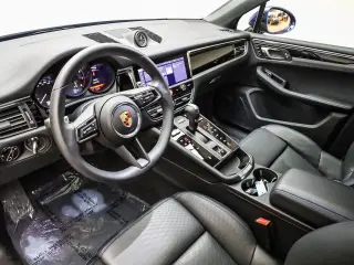 2025 Porsche Macan T - Photo 29