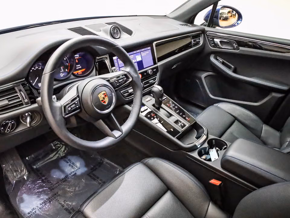 2025 Porsche Macan T - Photo 27