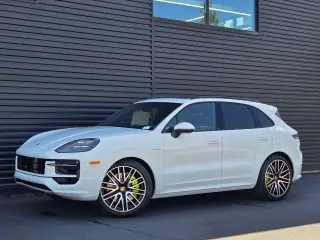 2025 Porsche Cayenne S E-Hybrid - Photo 13