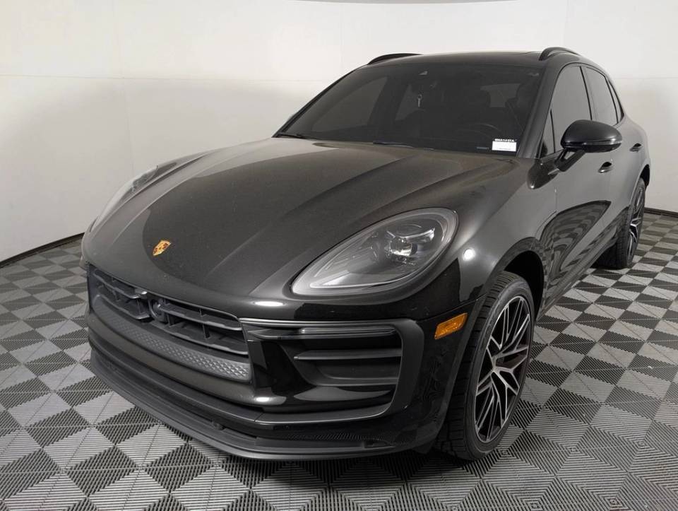 2023 Porsche Macan Base
