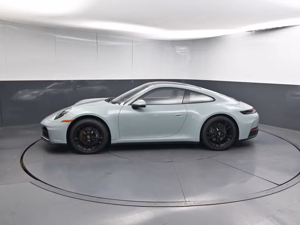 2025 Porsche 911 - Photo 12