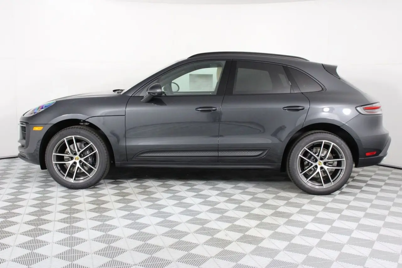 2026 Porsche Macan T - Photo 16