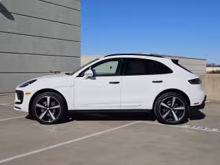 2026 Porsche Macan T - Photo 9