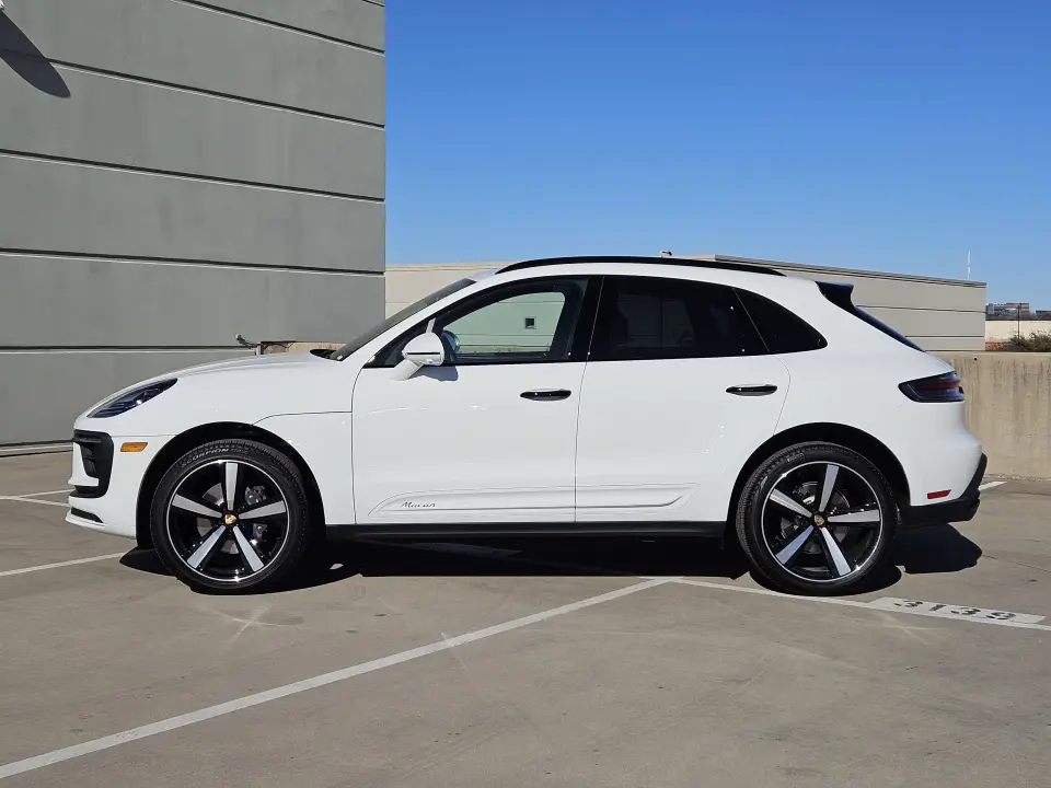 2026 Porsche Macan T - Photo 15