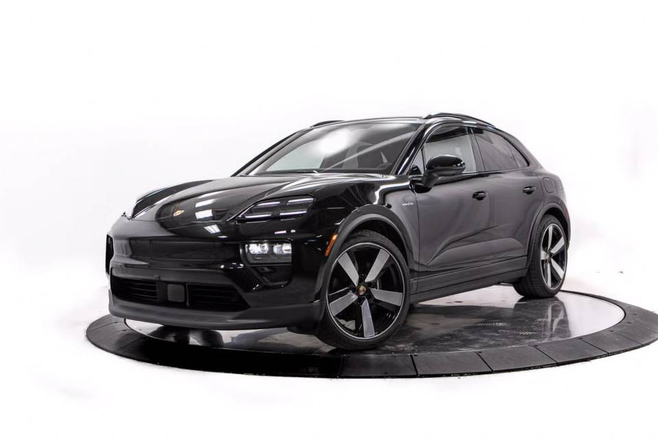 2025 Porsche Macan Base