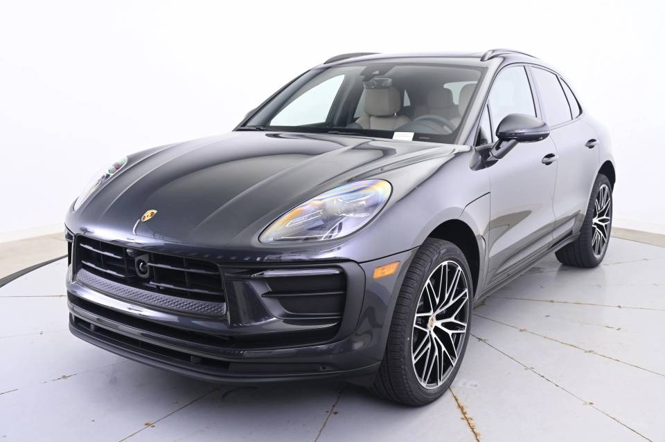 2025 Porsche Macan Base
