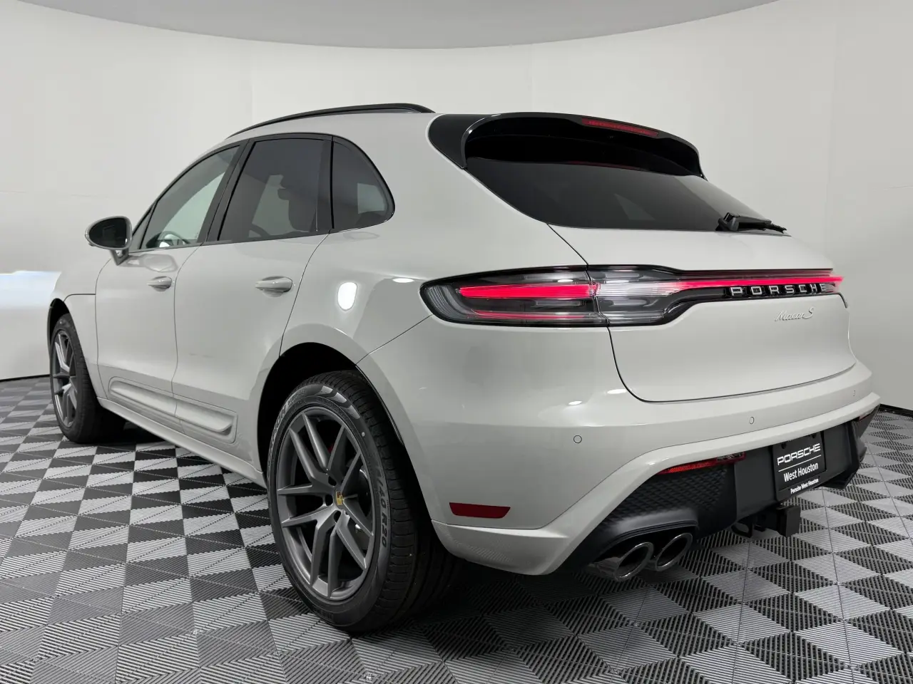 2026 Porsche Macan S - Photo 24