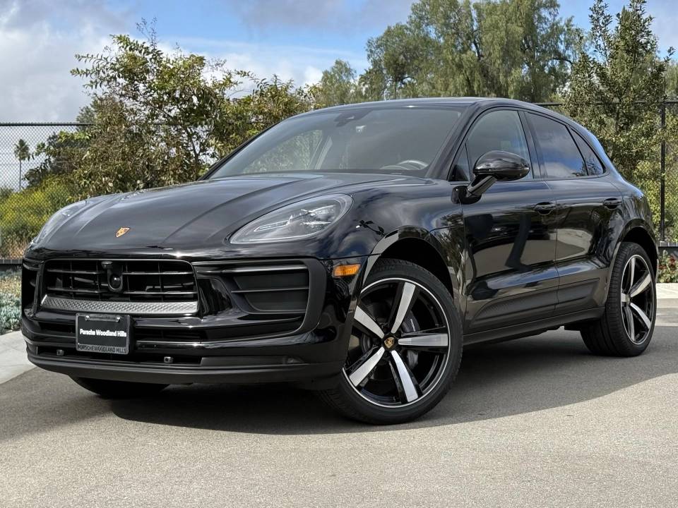 2025 Porsche Macan T