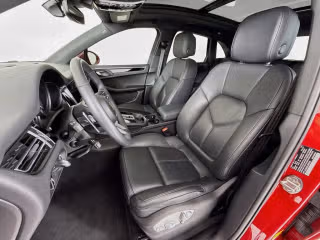 2025 Porsche Macan T - Photo 33