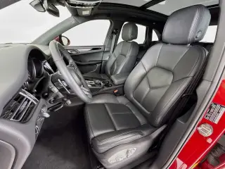 2025 Porsche Macan T - Photo 37