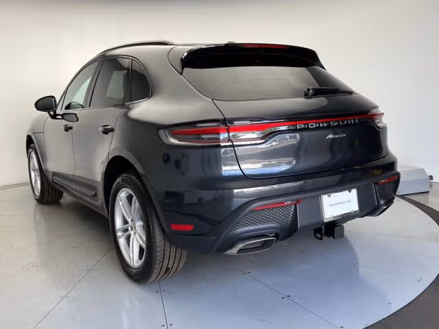 2026 Porsche Macan T - Photo 18