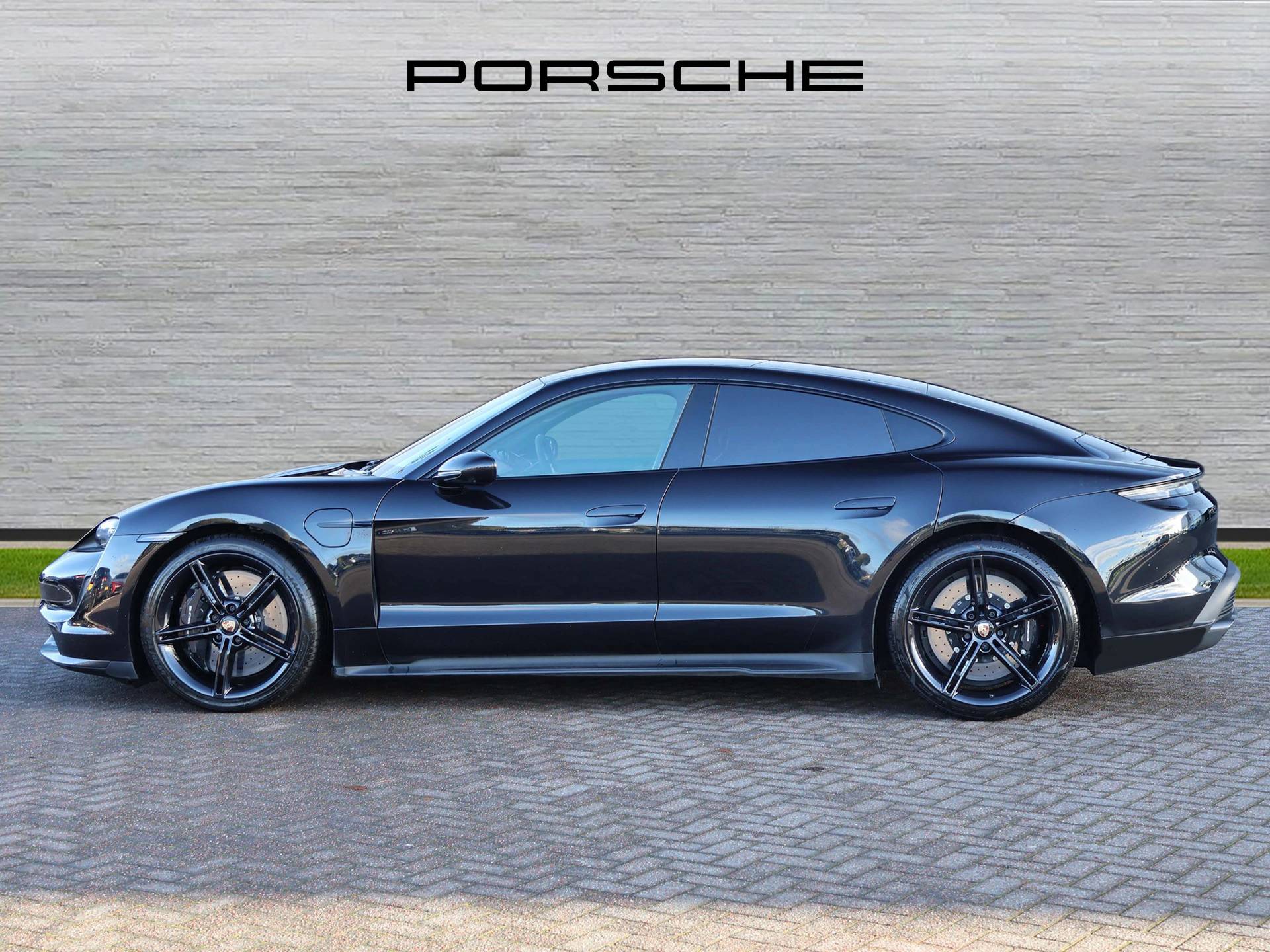 Taycan Turbo S, photo 2 of 29