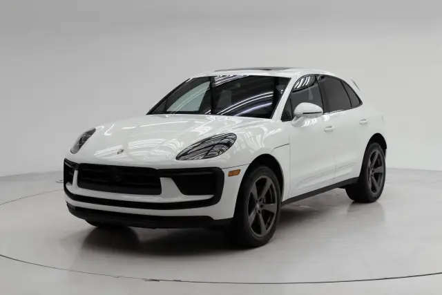 2026 Porsche Macan T - Photo 6