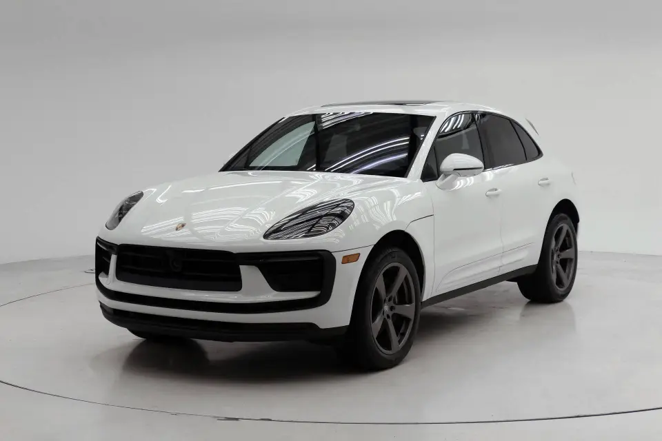 2026 Porsche Macan T - Photo 7