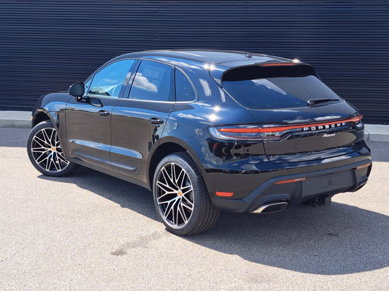 2026 Porsche Macan - Photo 20