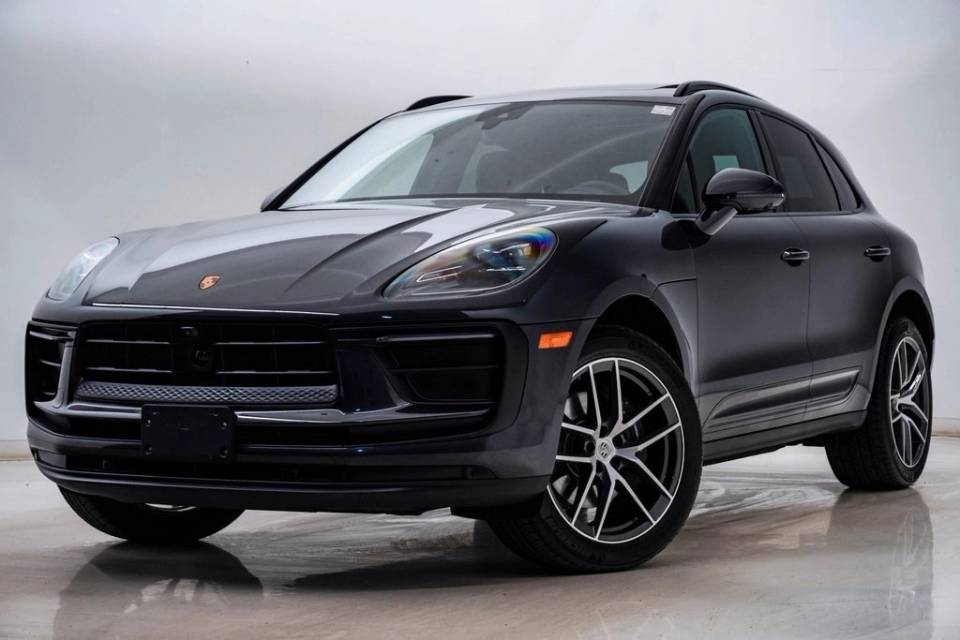 2025 Porsche Macan T