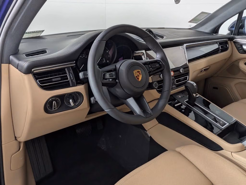 2026 Porsche Macan T - Photo 28