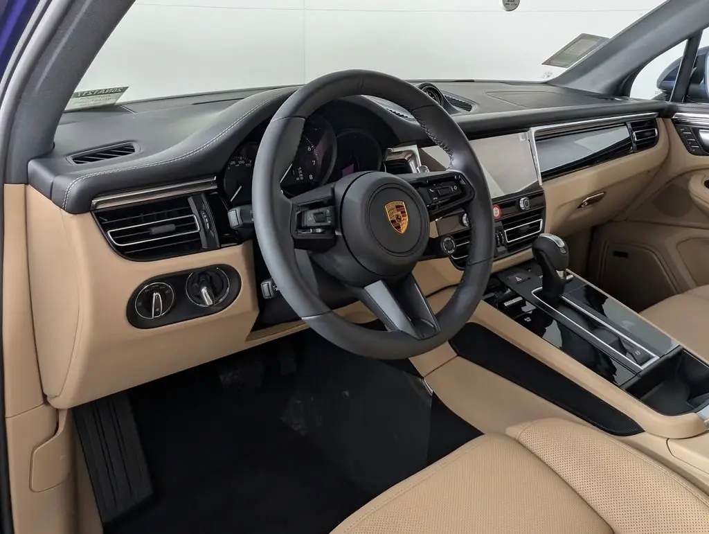 2026 Porsche Macan T - Photo 32