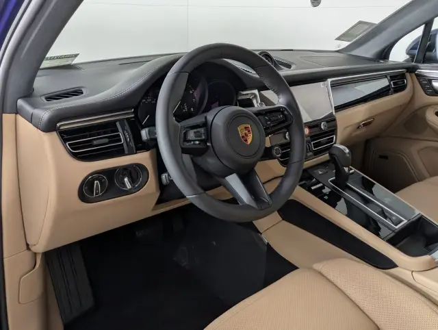 2026 Porsche Macan T - Photo 30
