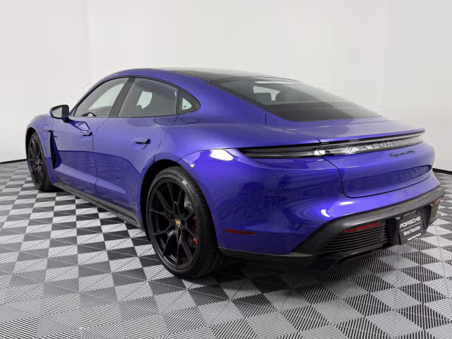 2026 Porsche Taycan GTS - Photo 18
