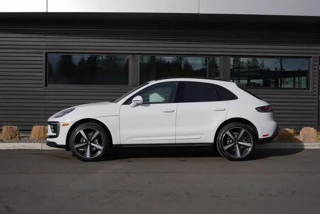 2026 Porsche Macan - Photo 14