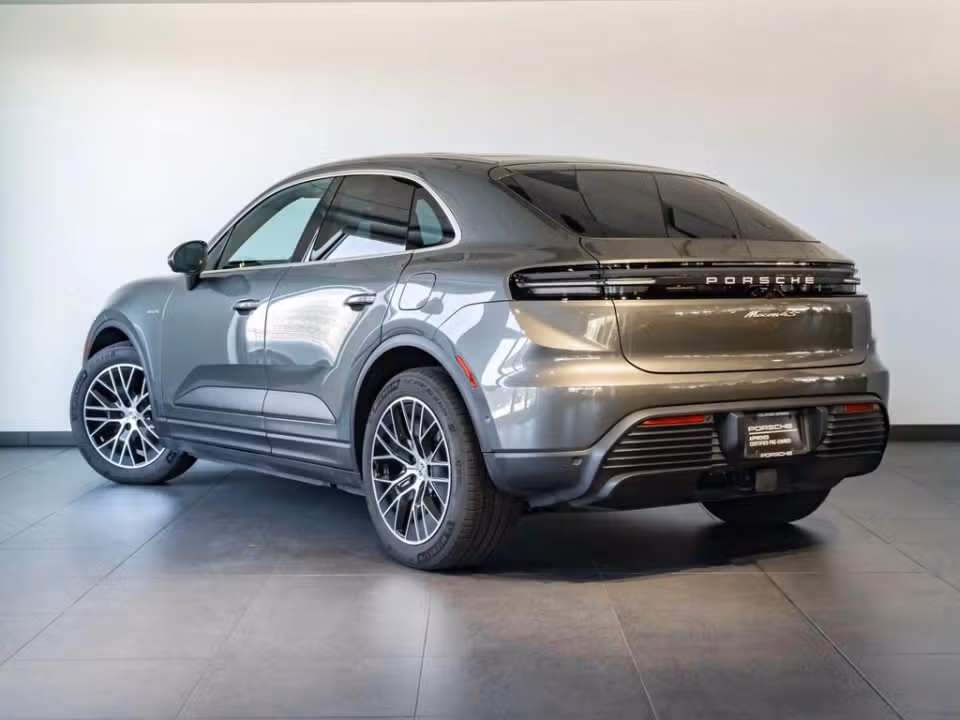 2025 Porsche Macan 19