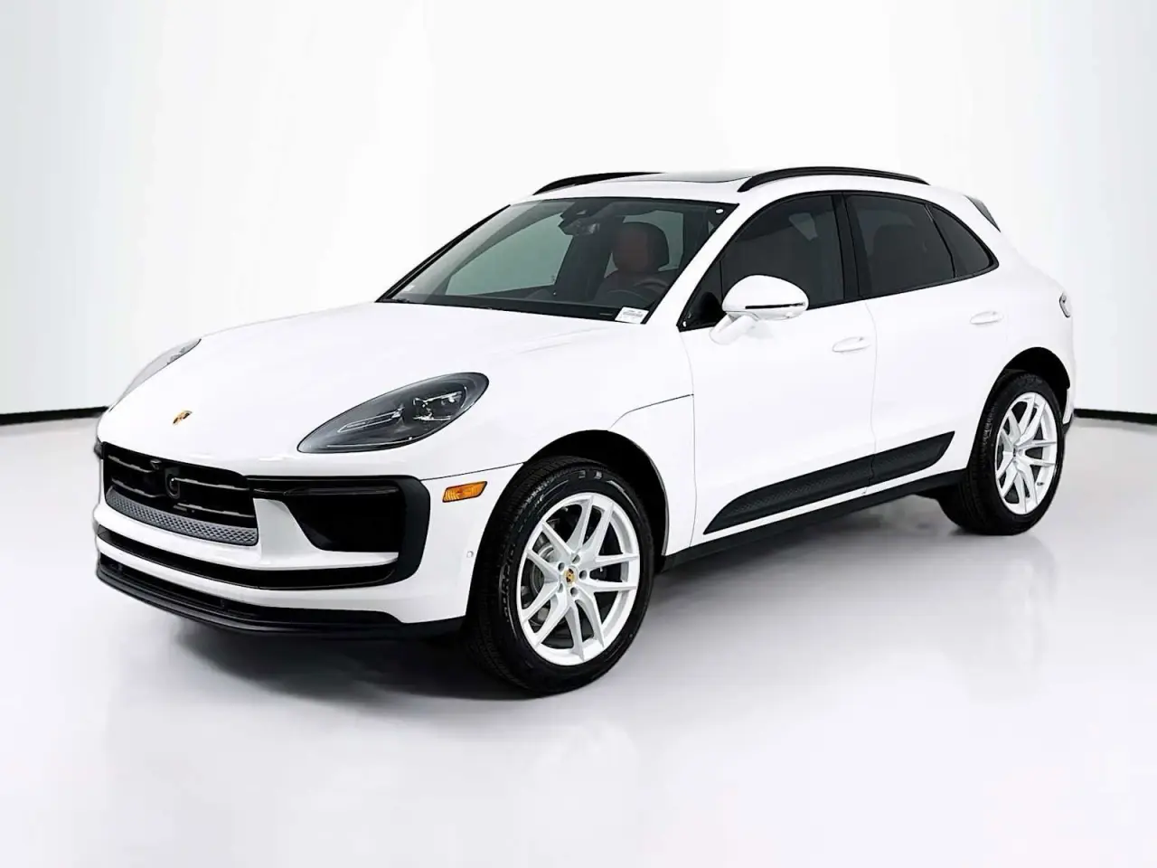 2026 Porsche Macan T - Photo 8