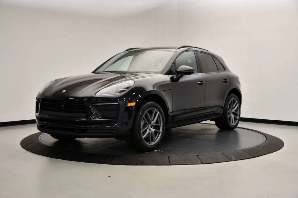 2025 Porsche Macan Base