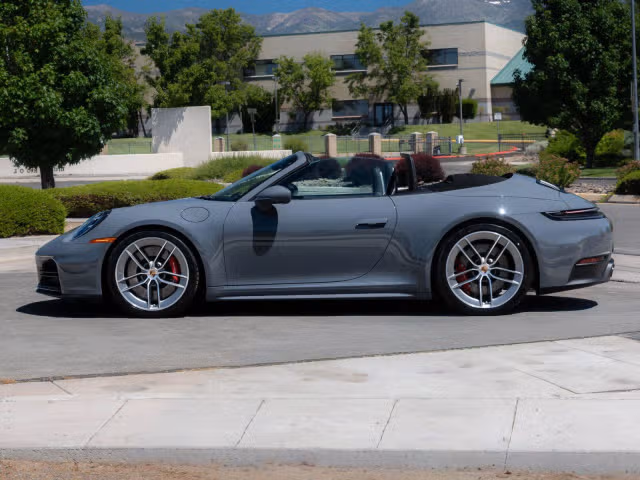 2026 Porsche 911 S - Photo 10