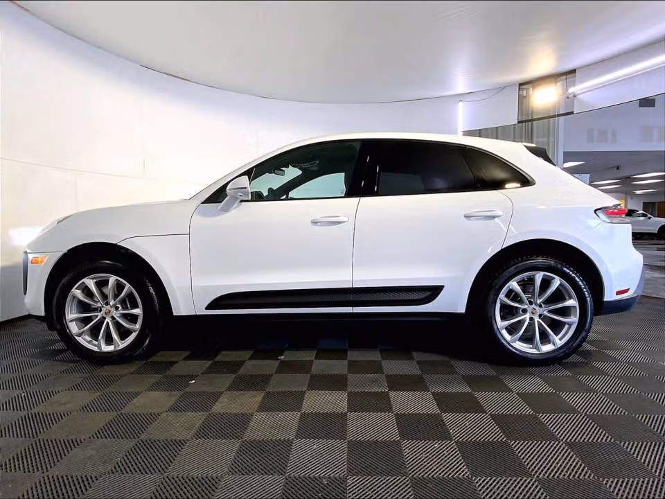 2026 Porsche Macan Base - Photo 11