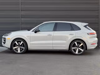2025 Porsche Cayenne Turbo E-Hybrid - Photo 9
