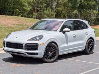 2023 Porsche Cayenne GTS's photo