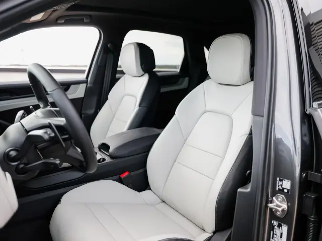2026 Porsche Cayenne E-Hybrid - Photo 38