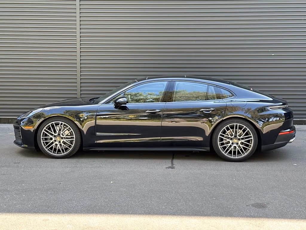 2025 Porsche Panamera 4 E-Hybrid - Photo 12