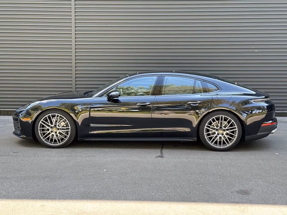 2025 Porsche Panamera 4 E-Hybrid - Photo 11