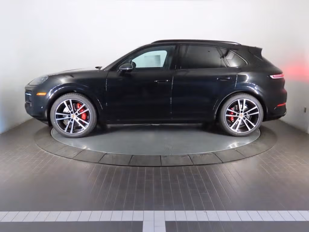 2026 Porsche Cayenne GTS - Photo 12