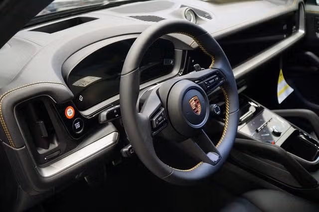 2026 Porsche Cayenne S - Photo 28