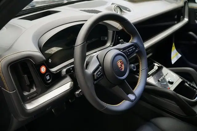 2026 Porsche Cayenne S - Photo 32