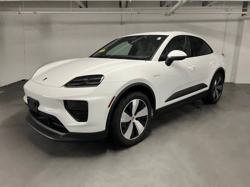 2025 Porsche Macan Base