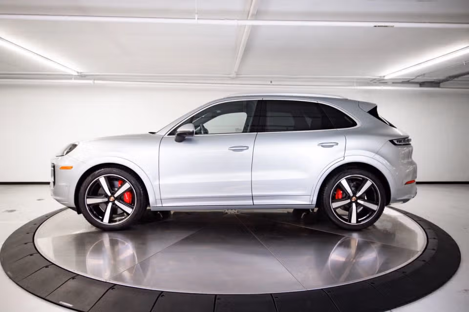 2026 Porsche Cayenne S - Photo 11