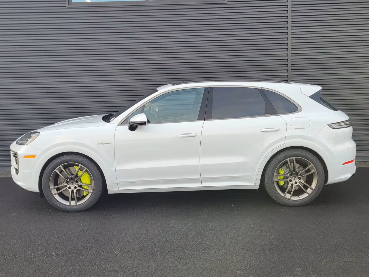 2025 Porsche Cayenne Turbo E-Hybrid - Photo 12