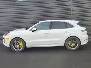 2025 Porsche Cayenne Turbo E-Hybrid - Photo 9