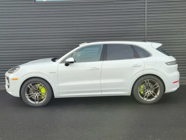 2025 Porsche Cayenne Turbo E-Hybrid - Photo 14